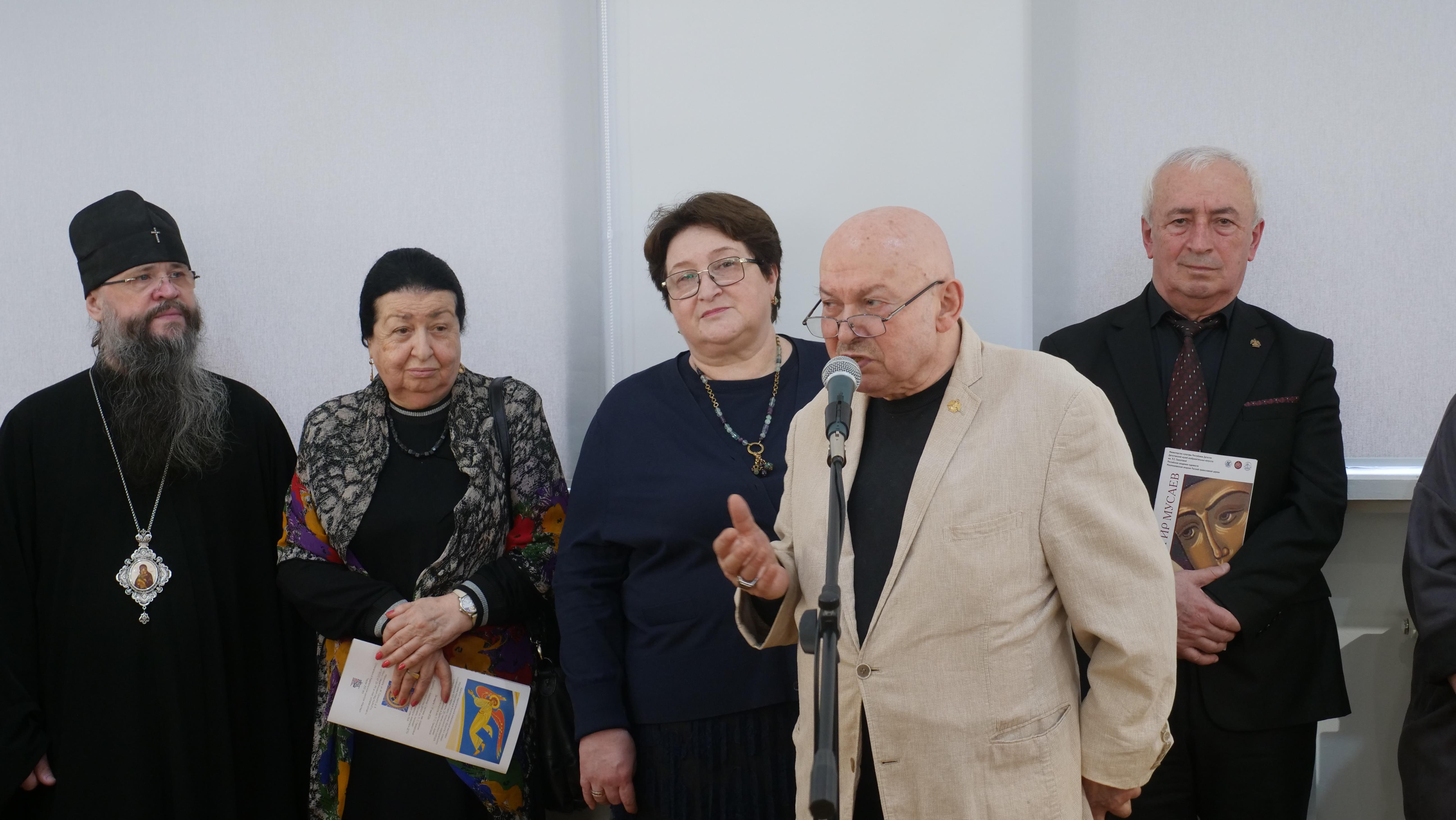 «Дорога к храму»: выставка Абдулзагира Мусаева открылась в Махачкале